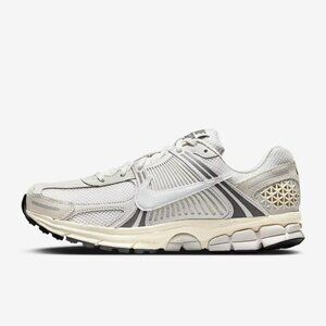 NIKE Men's Zoom Vomero 5 SE Shoes Size 10.5 In Platinum Tint/Cashmere/Iron Grey